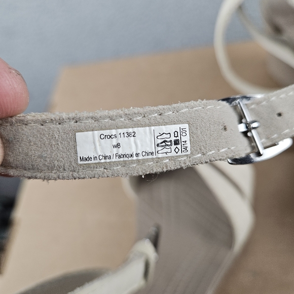 Crocs Leigh II Crossstrap Wedge Sandal Women's Size 8 Oatmeal/Mushroom EUC NWOT - Picture 4 of 5
